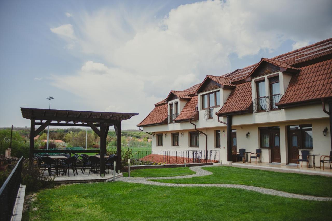 Bed and Breakfast Petrény Borpanzió à Egerszalók Extérieur photo