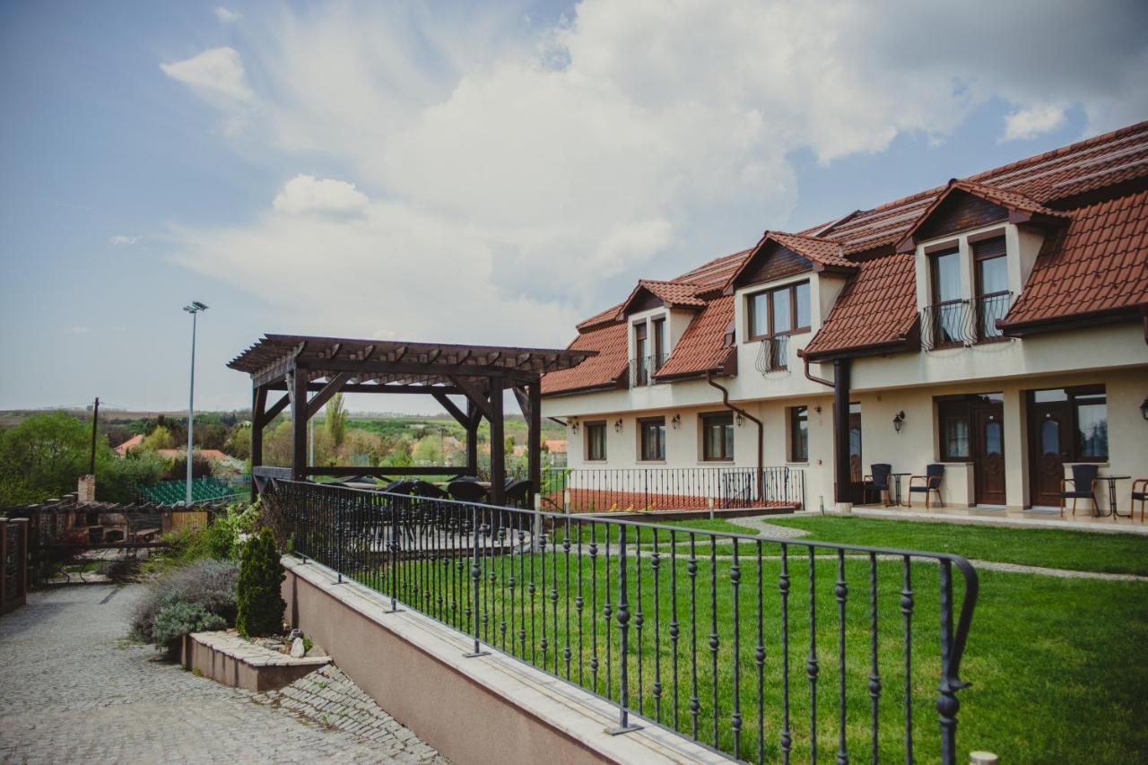 Bed and Breakfast Petrény Borpanzió à Egerszalók Extérieur photo