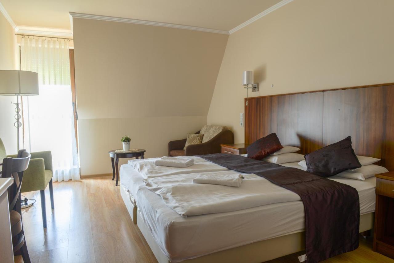 Bed and Breakfast Petrény Borpanzió à Egerszalók Extérieur photo