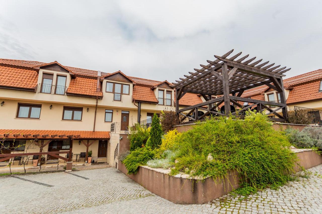 Bed and Breakfast Petrény Borpanzió à Egerszalók Extérieur photo