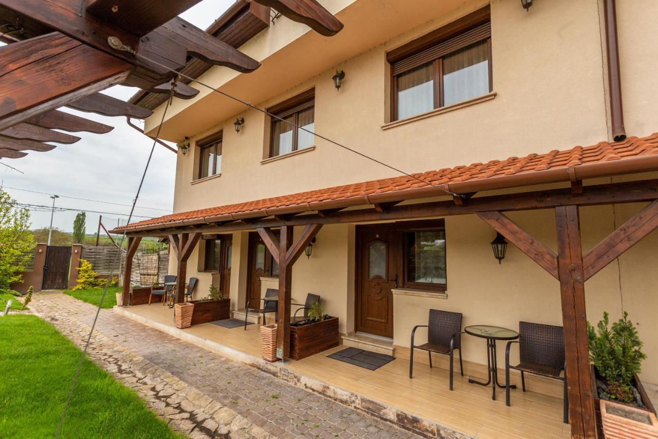 Bed and Breakfast Petrény Borpanzió à Egerszalók Extérieur photo