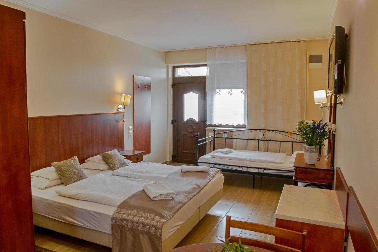 Bed and Breakfast Petrény Borpanzió à Egerszalók Extérieur photo