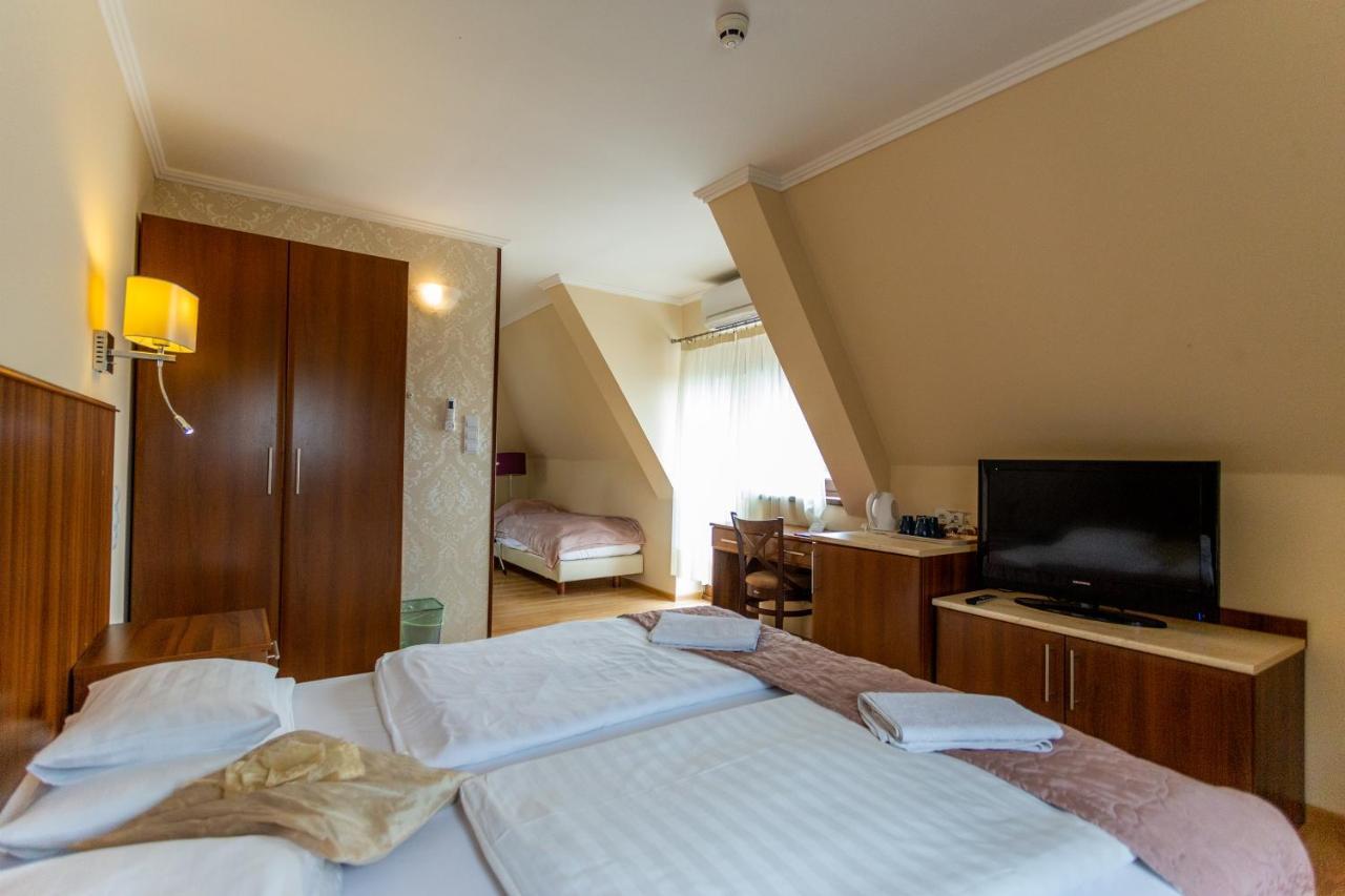 Bed and Breakfast Petrény Borpanzió à Egerszalók Extérieur photo