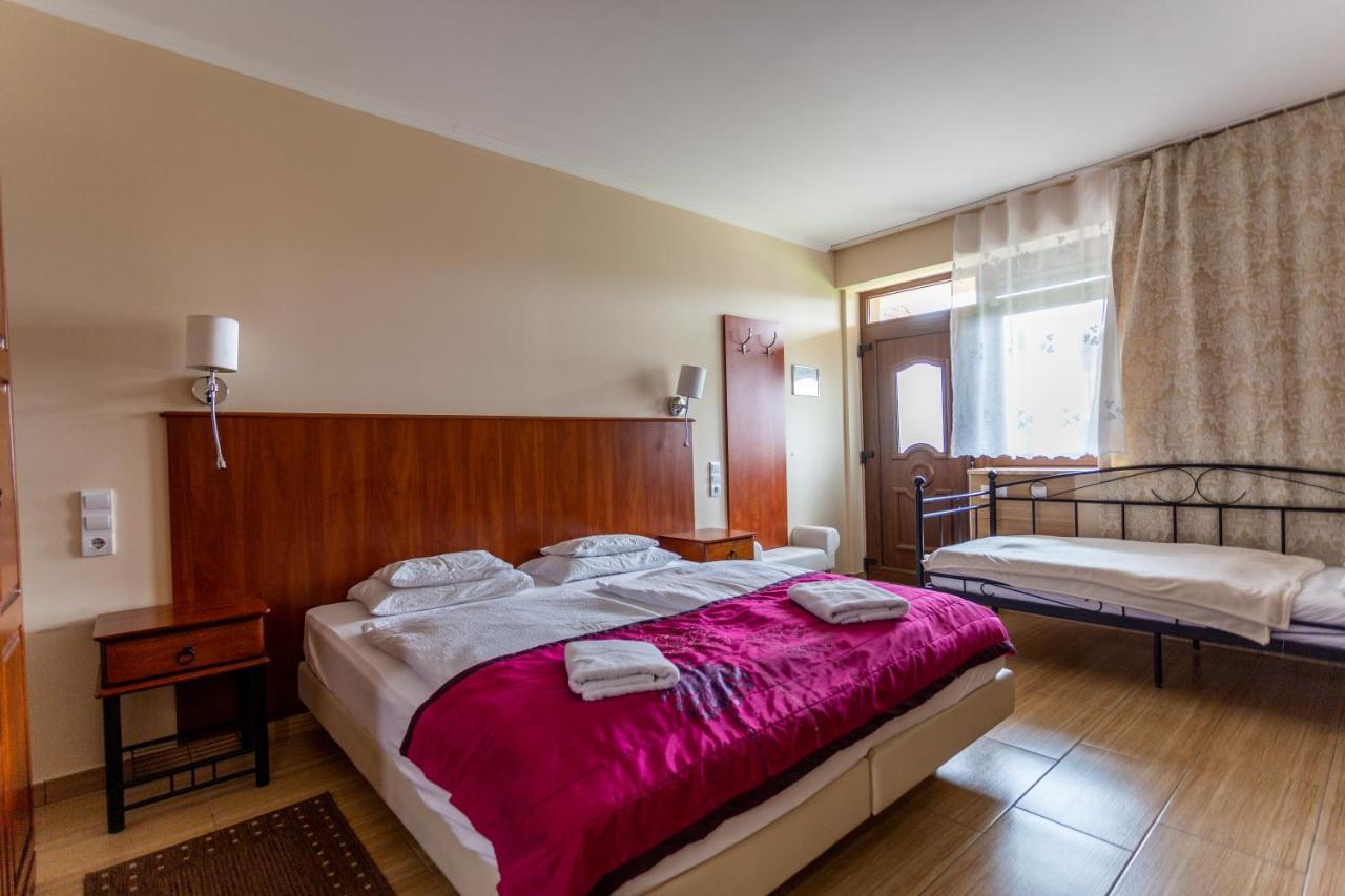Bed and Breakfast Petrény Borpanzió à Egerszalók Extérieur photo