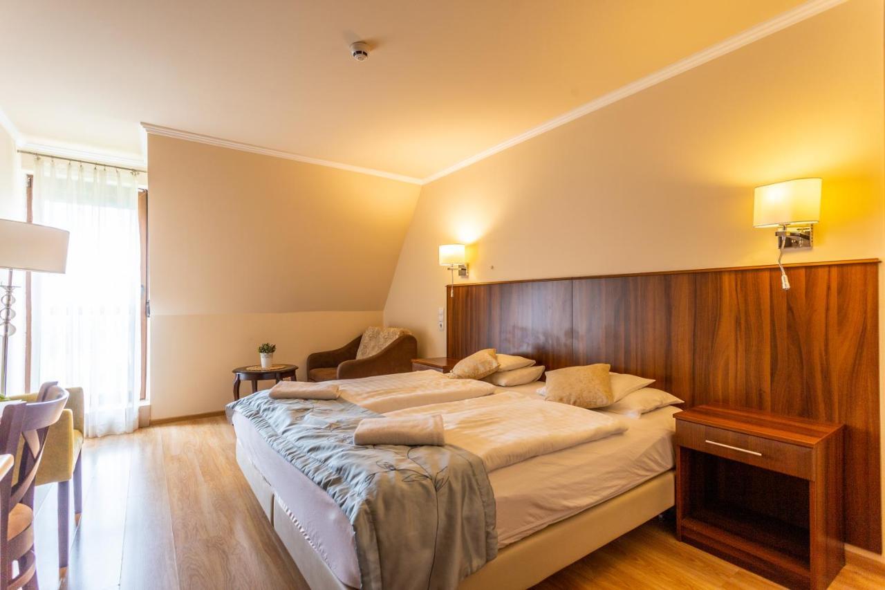 Bed and Breakfast Petrény Borpanzió à Egerszalók Extérieur photo
